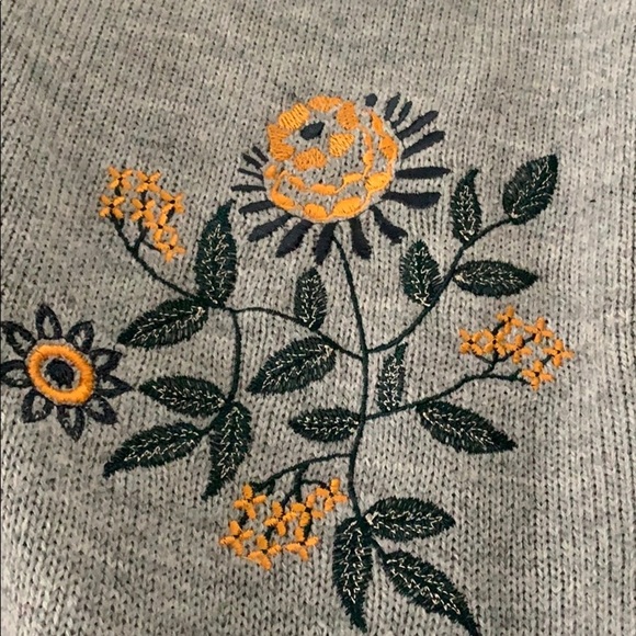 SALE! make offer now! sweater - Picture 4 of 8